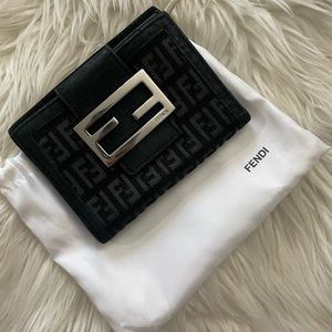 Sold on instagram Fendi wallet 💯 authentic